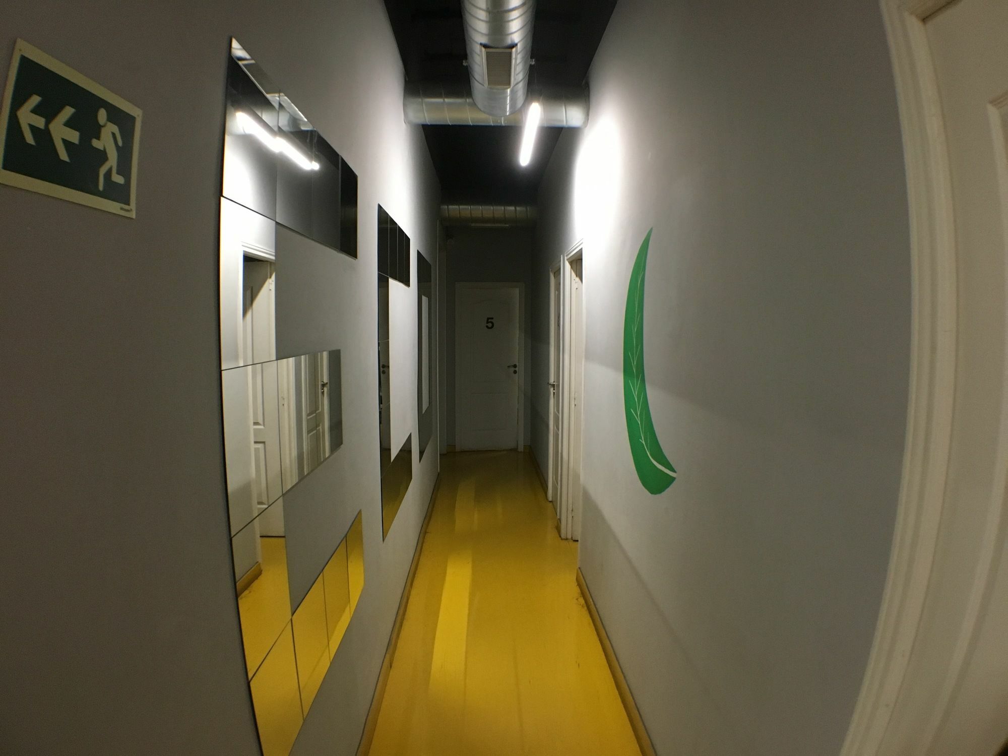 Sleep Green - Certified Eco Youth Hostel Βαρκελώνη Εξωτερικό φωτογραφία