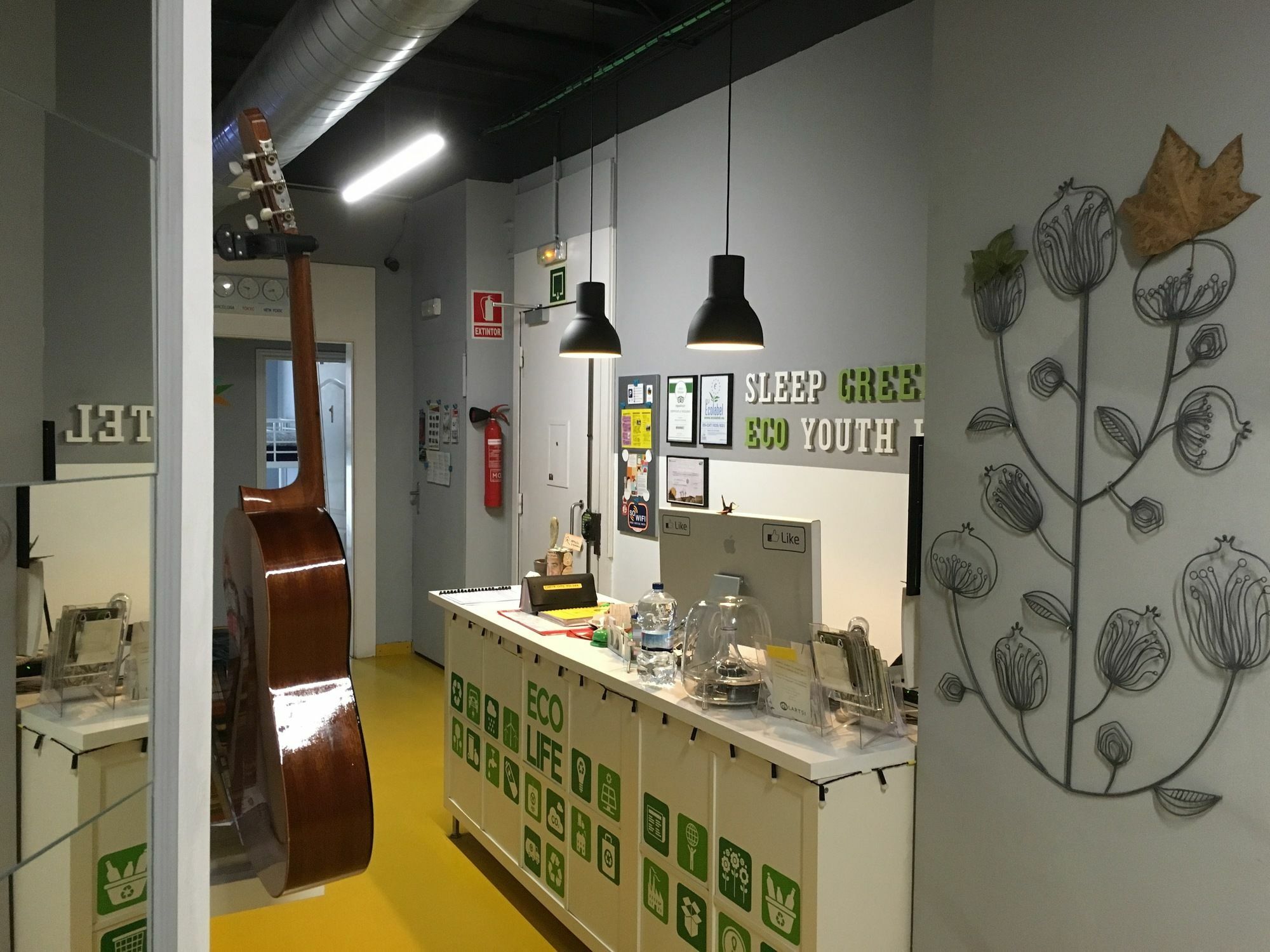 Sleep Green - Certified Eco Youth Hostel Βαρκελώνη Εξωτερικό φωτογραφία